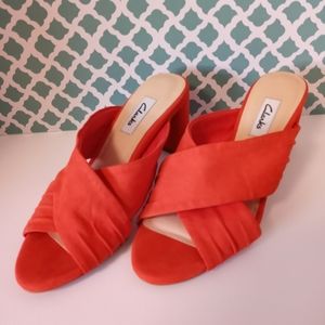 Clark's Orange Slip On Leather Sandals NWOT Sz 6 1/2